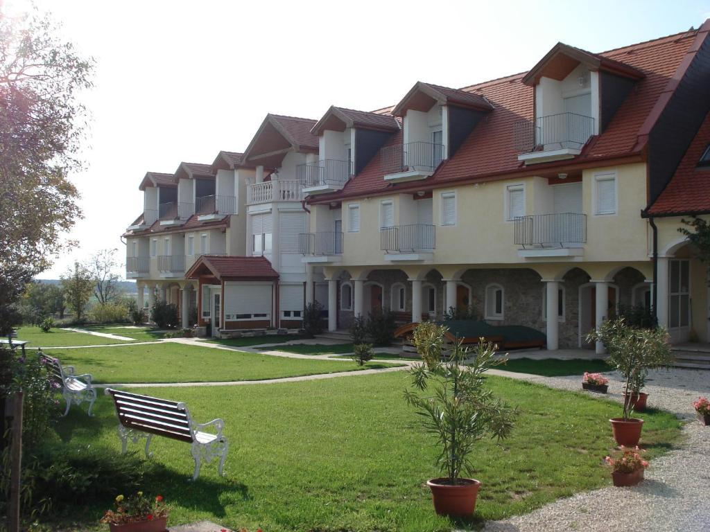 Bakony Panzio Bed & Breakfast Totvazsony Exterior photo